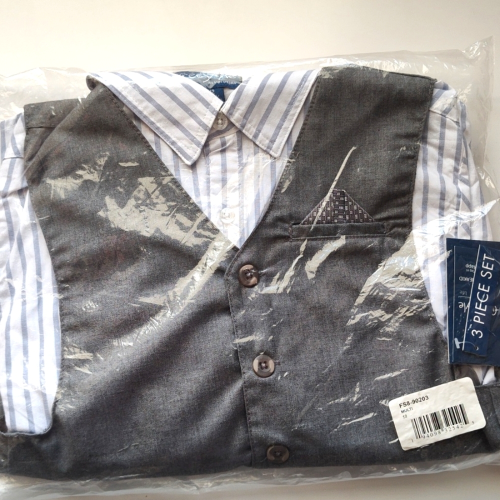 Boys 3 piece suit size 12 youth